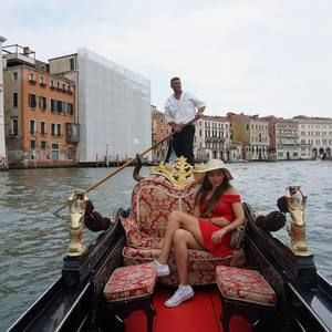 Meet your Posher, Eva